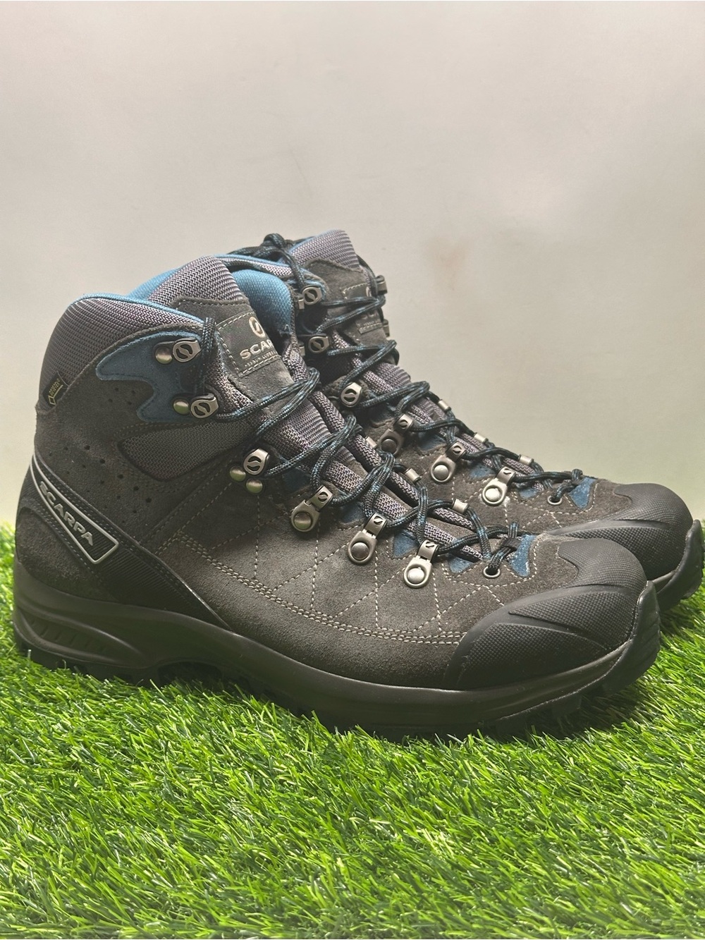 Scarpa Kailash Trek GTX Hiking Boot - Men . Smoke/Lagoon, Size 8
